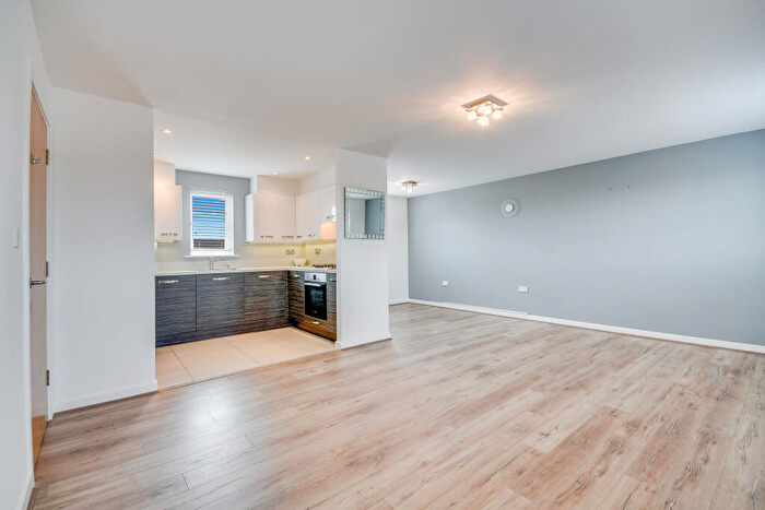 3 Bedroom Flat For Sale In Beeleigh Link, Chelmer Village, Chelmsford, CM2