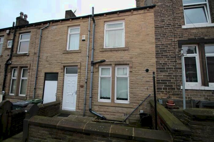 2 Bedroom House To Rent In Blackmoorfoot Road, Crosland Moor, Huddersfield, West Yorkshire, HD4