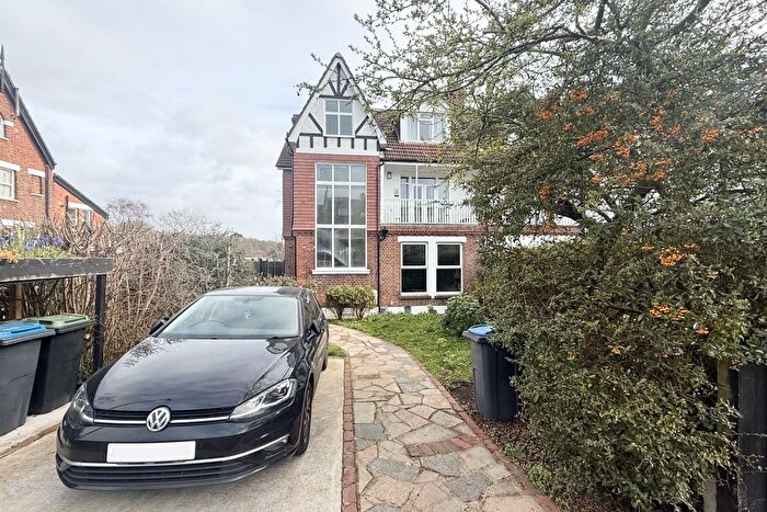 2 Bedroom Flat To Rent In Auckland Road, Crystal Palace, SE19