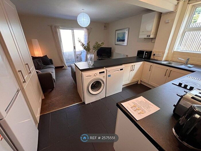 6 Bedroom Semi-Detached House To Rent In Wilton Avenue, Southampton, SO15