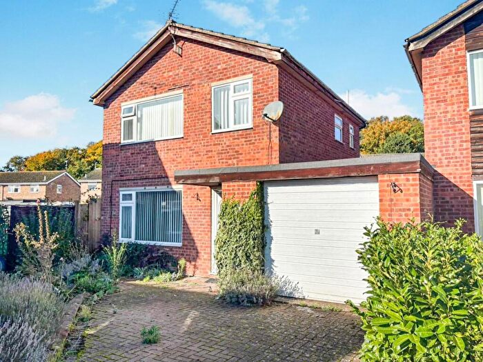 3 Bedroom Link Detached House For Sale In Milton Close, Thetford, IP24