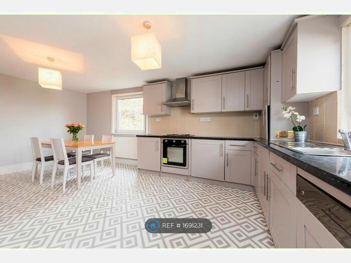4 Bedroom Flat To Rent In Earlsfield Road, London, SW18