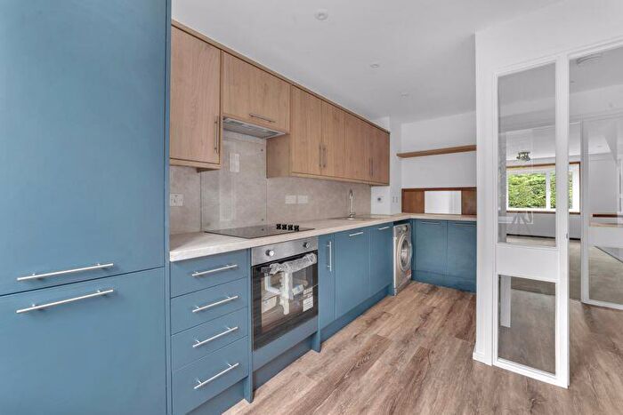 2 Bedroom Maisonette To Rent In Green Acres, Park Hill, CR0