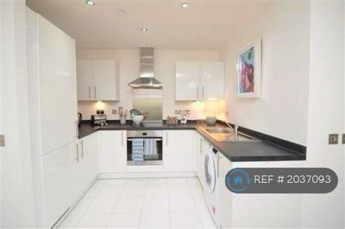 2 Bedroom Flat To Rent In Essex County Cricket Ground, Chelmsford, CM2