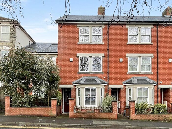 4 Bedroom Town House For Sale In York Road, Salisbury, SP2