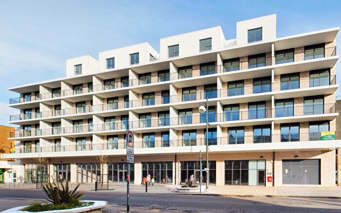 1 Bedroom Apartment To Rent In The Broadway, Crawley, RH10