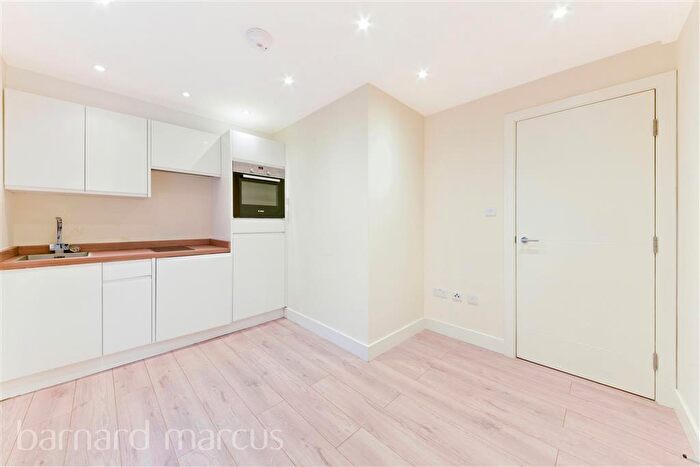 Apartment To Rent In High Street, Woking, GU21
