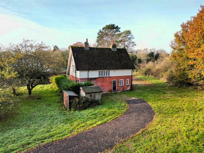 4 Bedroom Cottage For Sale In Champneys, Wigginton, Tring, HP23