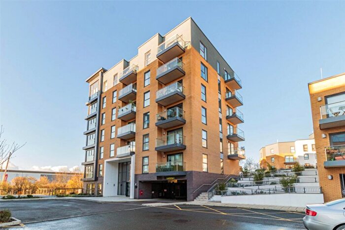 2 Bedroom Apartment For Sale In Bedwyn Mews, Reading, Berkshire, RG2