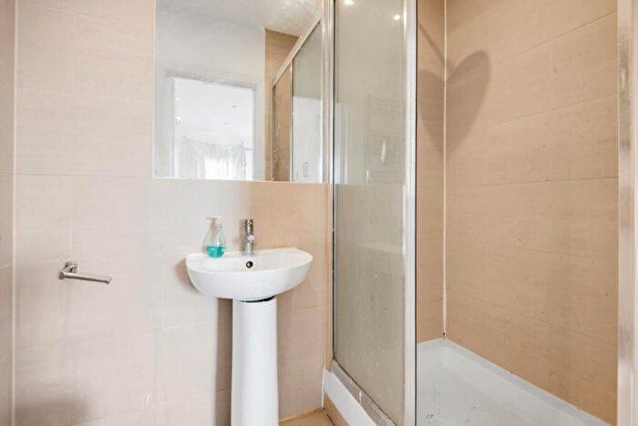 3 Bedroom Flat To Rent In Messina Avenue, West Hampstead, NW6