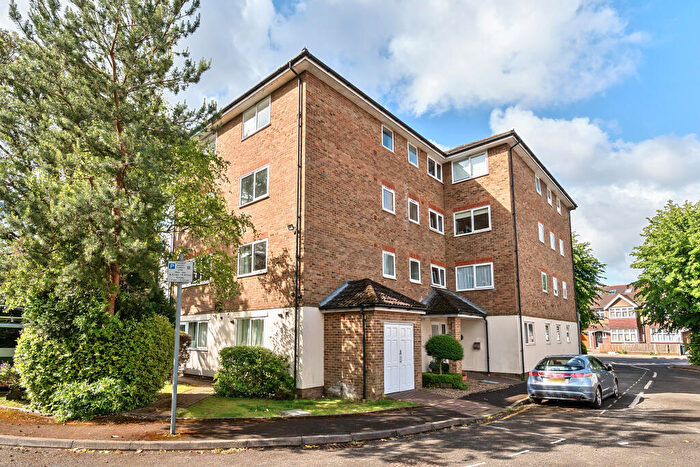 2 Bedroom Flat For Sale In Maplehurst Close, Kingston Upon Thames, KT1