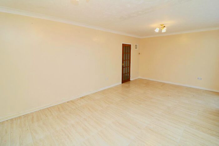 3 Bedroom Terraced House To Rent In Bygrove Road, London CR0