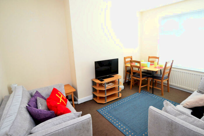 3 Bedroom Semi-Detached House To Rent In Allington Avenue, Lenton, Nottingham, NG7