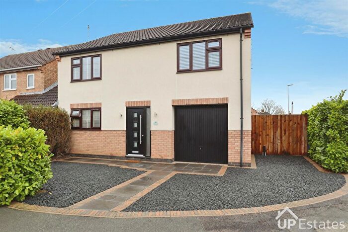 3 Bedroom Link Detached House For Sale In Woodbank, Burbage, Hinckley, LE10