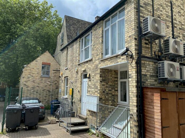 Studio To Rent In Flat, Newmarket Road, Cambridge, CB5