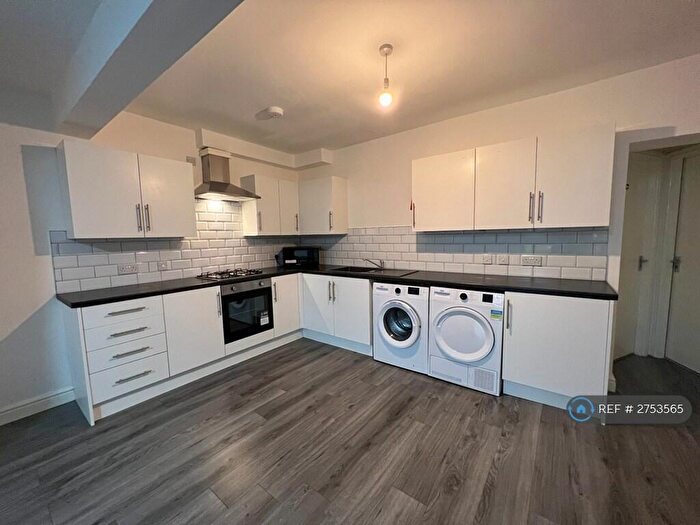 5 Bedroom Semi-Detached House To Rent In Egerton Road, Manchester, M14