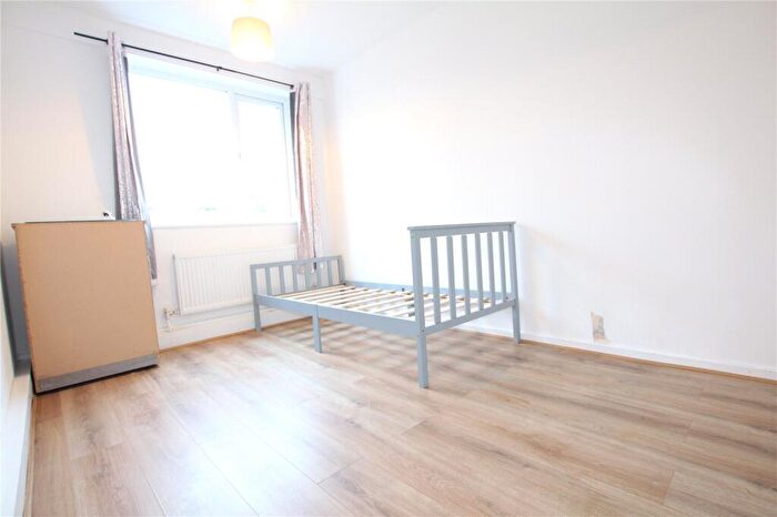 3 Bedroom Apartment To Rent In Downy House, London, E1