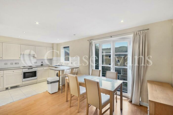 2 Bedroom Flat To Rent In Westferry Road, Docklands, London, E14