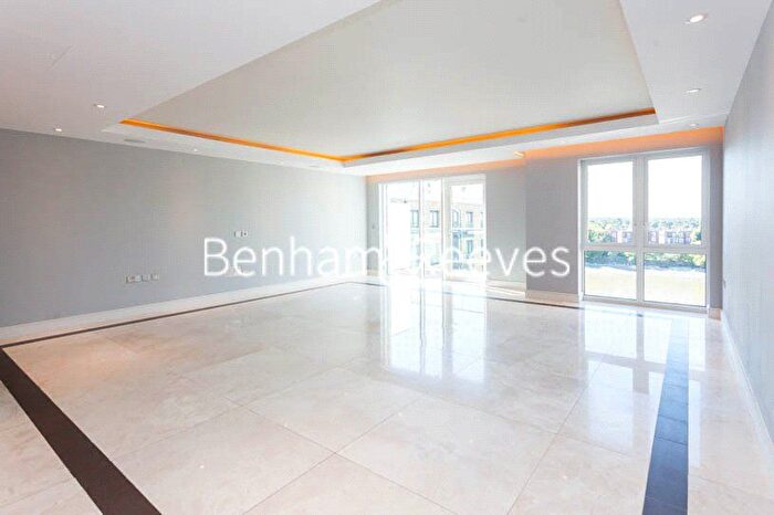 3 Bedroom Flat To Rent In Regatta Lane, London, W6