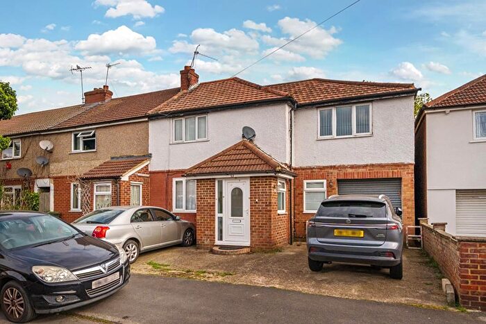 5 Bedroom Detached House For Sale In St. Elmo Crescent, Slough, SL2