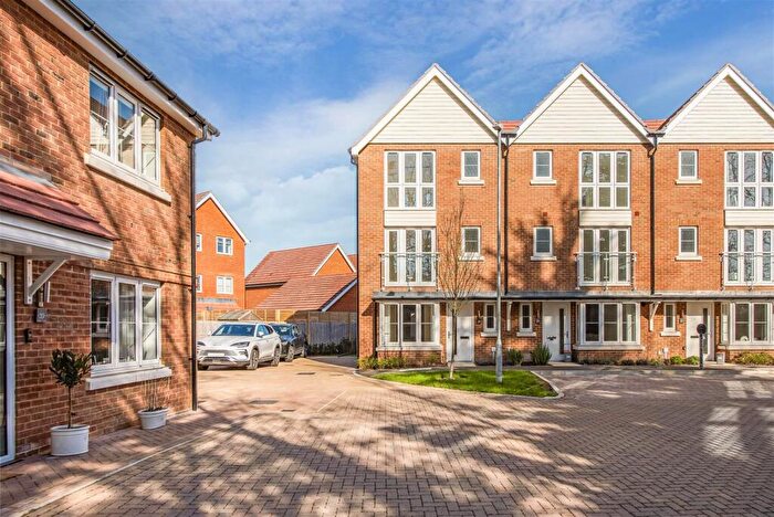 4 Bedroom Semi Detached House For Sale In Limestone Road, Chichester, PO20