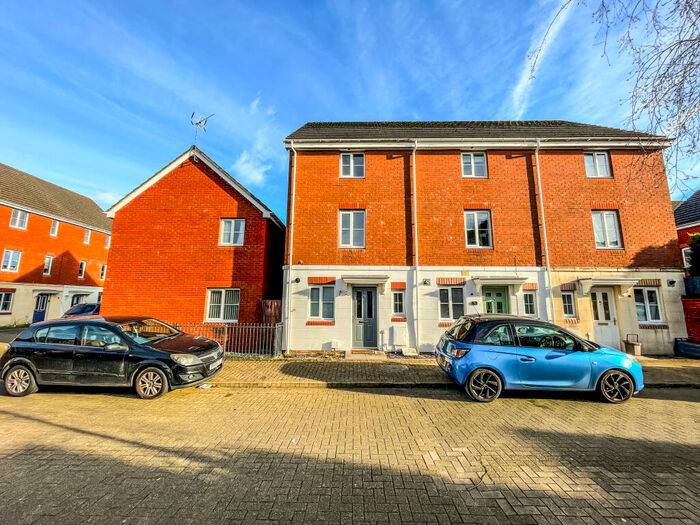 4 Bedroom Town House To Rent In Watkins Square, Llanishen, Cardiff, CF14