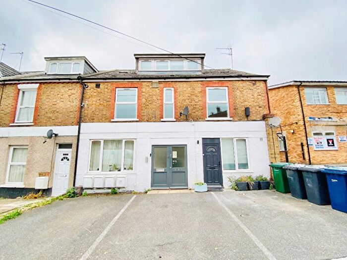 2 Bedroom Apartment For Sale In Lancaster Road, New Barnet, EN4