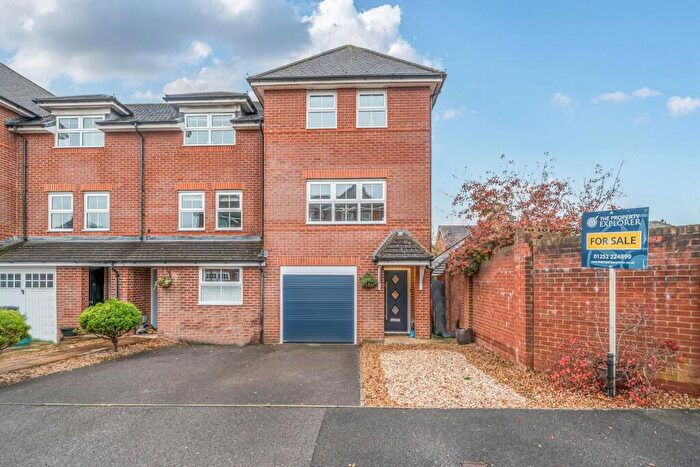 3 Bedroom Town House For Sale In Rycroft Meadow, Beggarwood, RG22