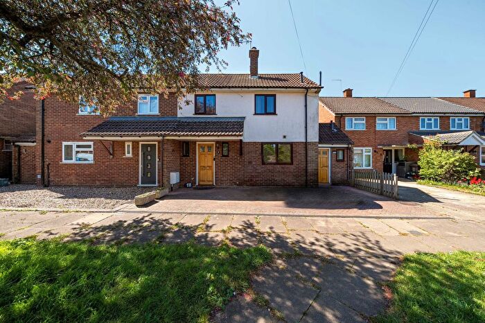 3 Bedroom Semi Detached House For Sale In Catham Close, St. Albans, AL1
