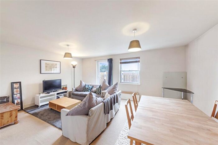 2 Bedroom Apartment To Rent In Lavender Hill, London, SW11