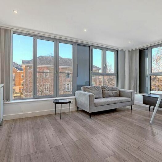 1 Bedroom Flat To Rent In Carlton House, New London Road, Chelmsford, Essex, CM2