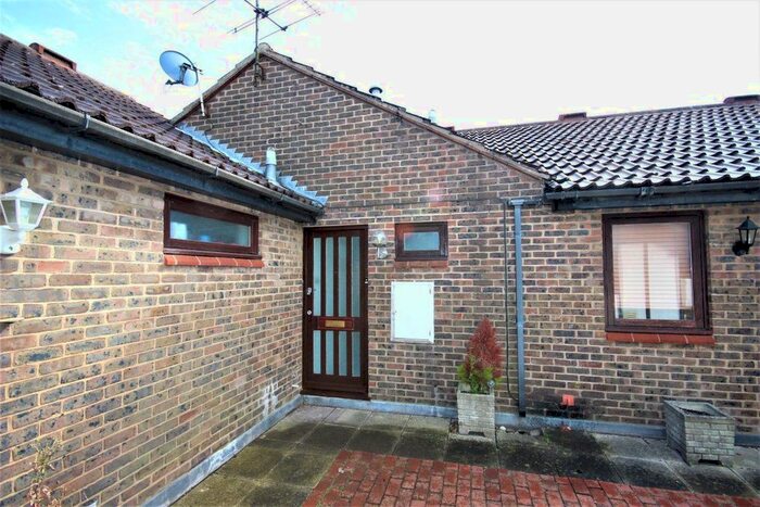 1 Bedroom Maisonette To Rent In The Pantiles, Billericay, CM12