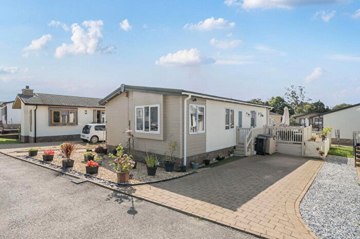 2 Bedroom Park Home For Sale In Beech Drive, Dolbeare Court, Landrake, Saltash, Cornwal, PL12