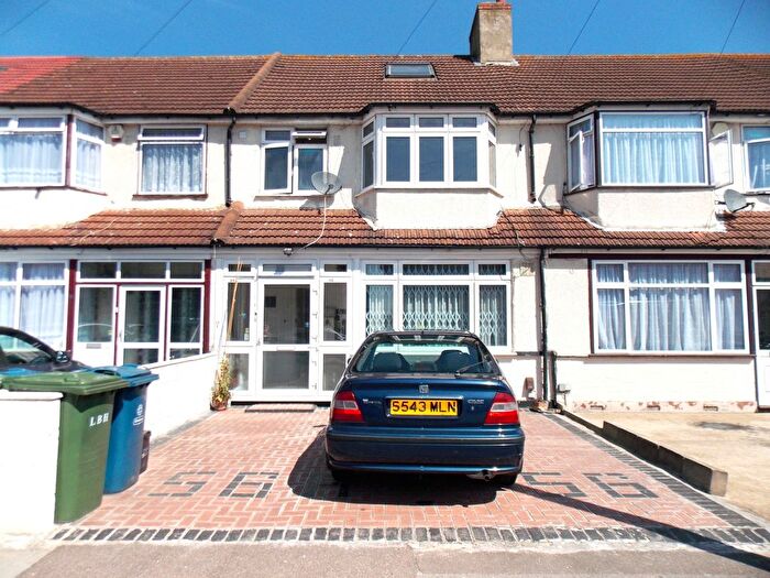 1 Bedroom Maisonette To Rent In Tonbridge Crescent, Kenton, Harrow, HA3