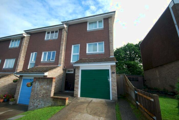 4 Bedroom Town House To Rent In Foxgrove Road, Beckenham, BR3