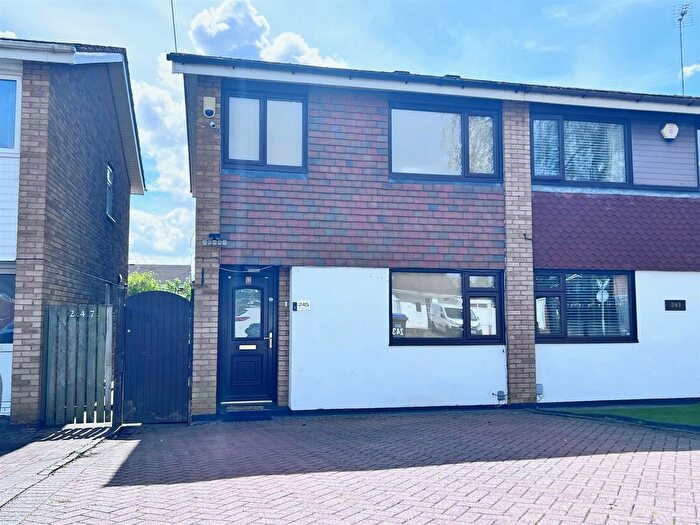 3 Bedroom Semi-Detached House To Rent In Hamstead Road, Great Barr, Birmingham, B43