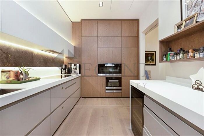 2 Bedroom Flat To Rent In Pearson Square, Fitzrovia, W1T