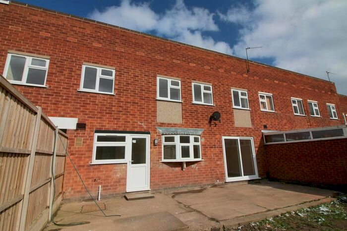 3 Bedroom Semi-Detached House To Rent In Islay Road, Sinfin, Derby, DE24