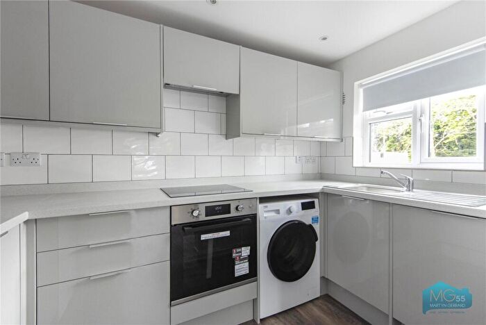 2 Bedroom Maisonette To Rent In Lankaster Gardens, East Finchley, London, N2