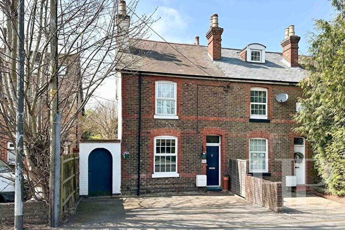 2 Bedroom Terraced House For Sale In London Road, Crawley, RH10