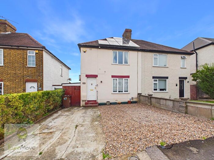 3 Bedroom Semi-Detached House For Sale In Cedar Road, Strood, Rochester, ME2