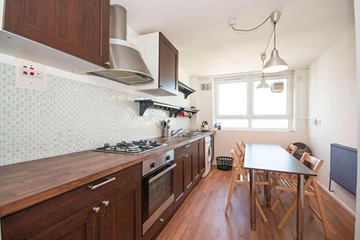 2 Bedroom Flat To Rent In Yelverton Road, Battersea, SW11