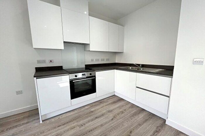 3 Bedroom End Of Terrace House To Rent In Balsall Heath Road, Birmingham, B12