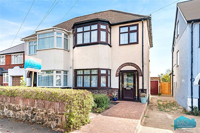 3 Bedroom Semi-Detached House For Sale In Tempest Avenue, Potters Bar, Hertfordshire, EN6