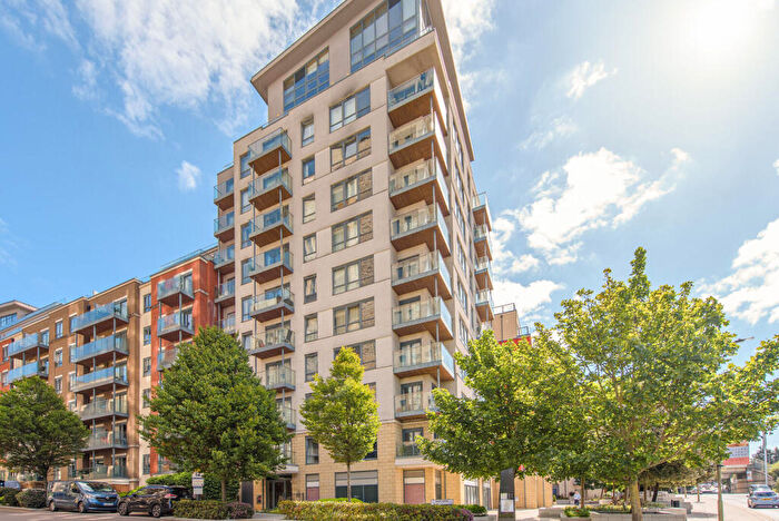 3 Bedroom Flat To Rent In East Drive, Colindale, London, NW9