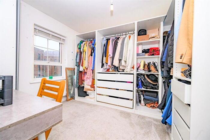 3 Bedroom Semi-Detached House For Sale In Woodwhite Way, Hemel Hempstead, HP2