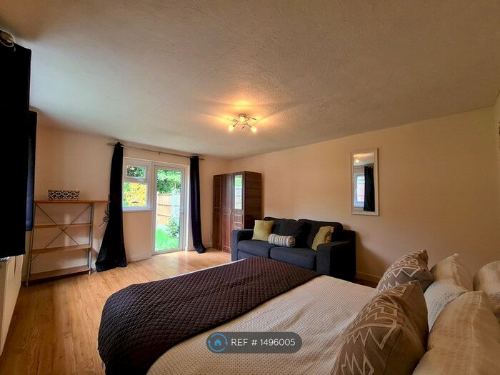 1 Bedroom Flat To Rent In Fairlop Road, London, E11