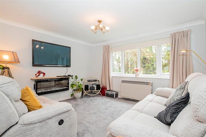 2 Bedroom Property For Sale In Appley Drive, Camberley, GU15