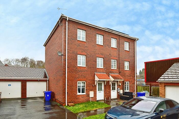 4 Bedroom Town House For Sale In Waterlily Close, Stoke-On-Trent, Staffordshire, ST1