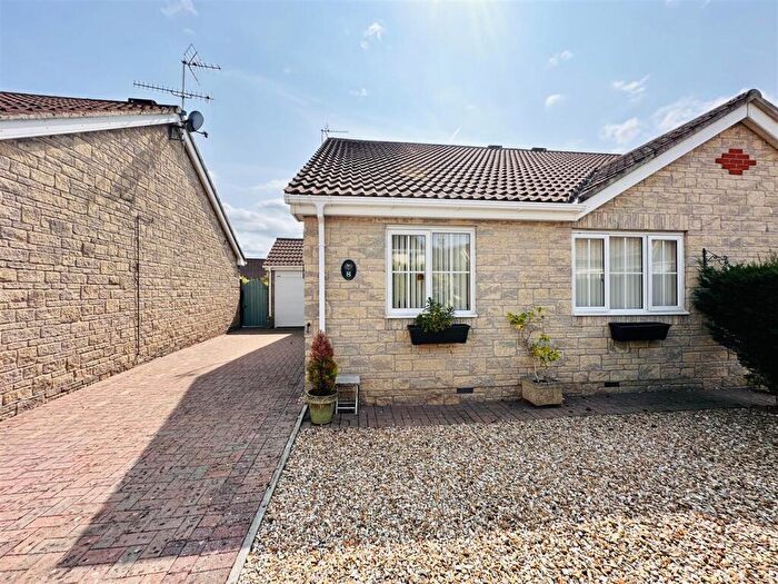 2 Bedroom Bungalow For Sale In Perrys Close, Cheddar, BS27